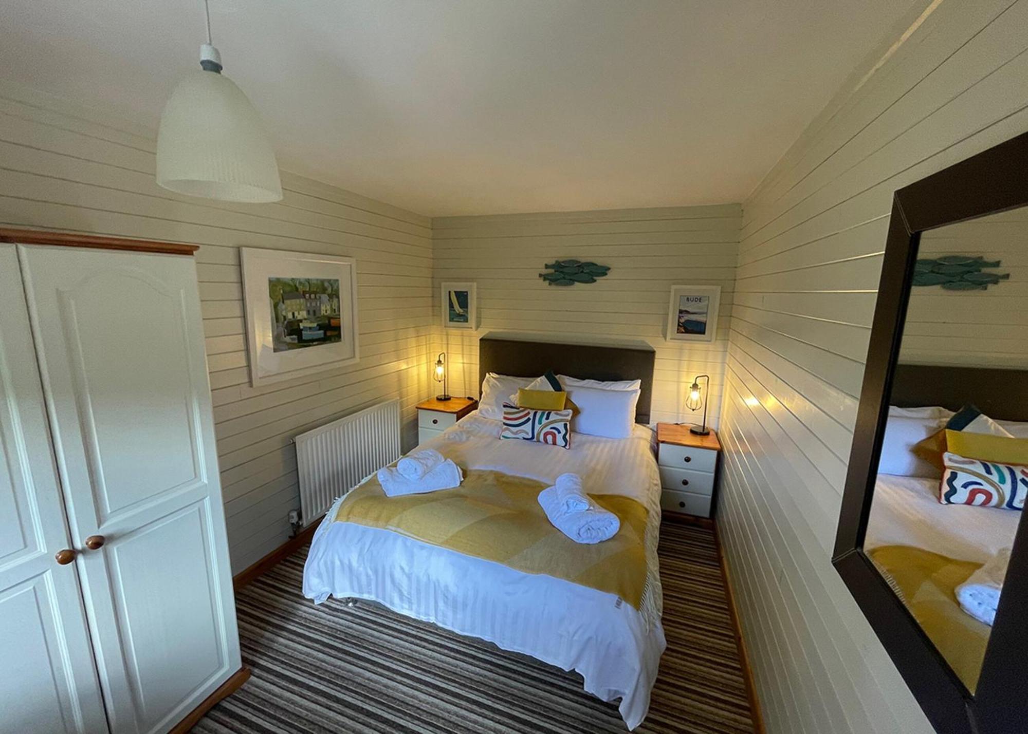 Ivyleaf Combe Lodges Stratton  Exterior photo